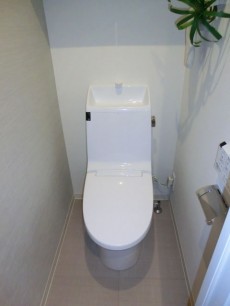 パセオ青山　ウォシュレット付のトイレ