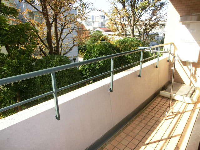 日当たりの良いバルコニー