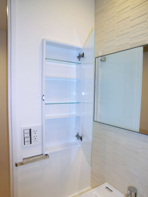 両サイドに収納あり