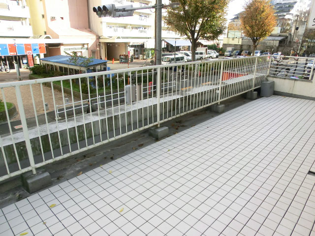 第23宮庭マンション　大型のL字ルーフバルコニー