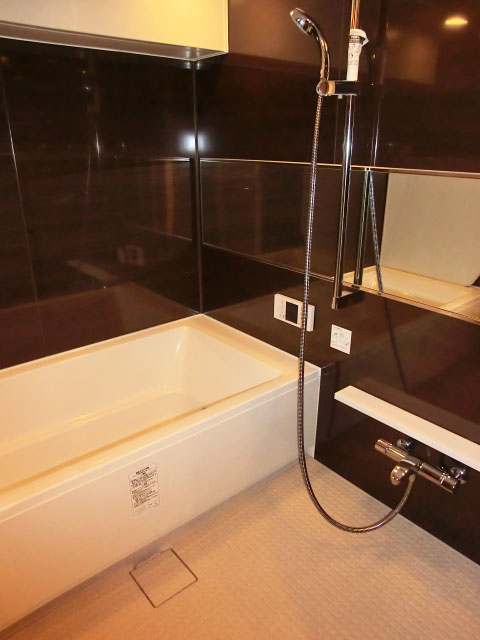 第23宮庭マンション　ラグジュアリーな雰囲気のバスルーム