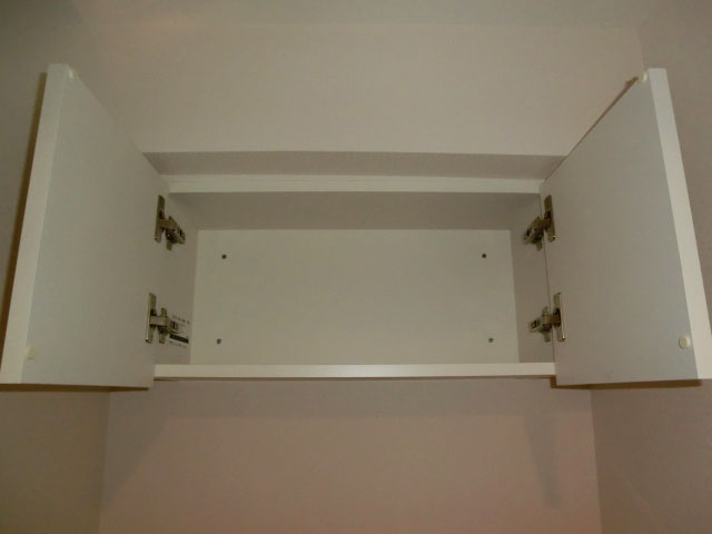 第23宮庭マンション　トイレ上部の吊戸棚