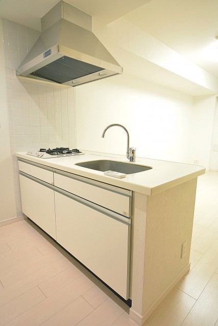 日神デュオステージ上北沢　白いシステムキッチン