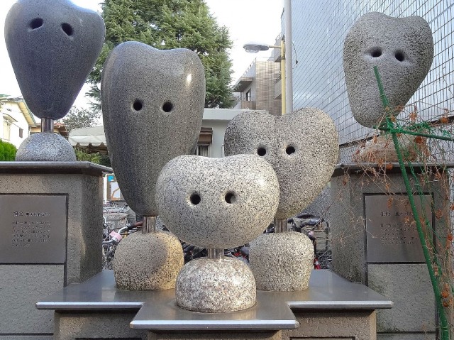 東海経堂マンション　ハートフルファミリー像