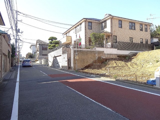 ベルメゾン池田山　マンション前の通り