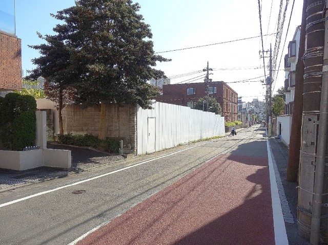 ベルメゾン池田山　マンション前の通り