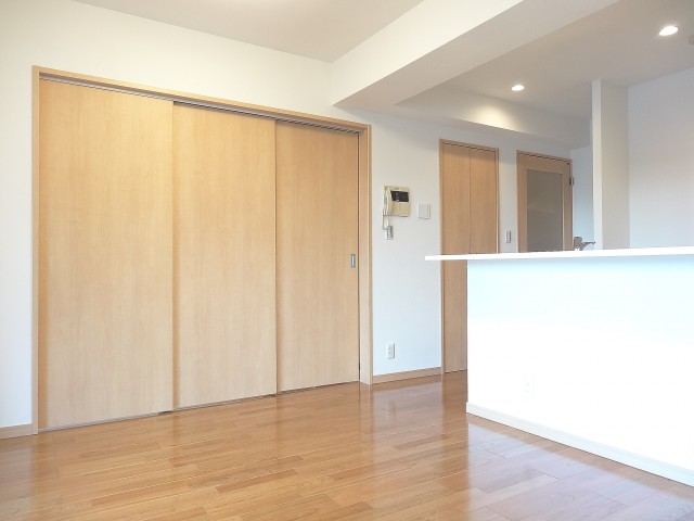 ディナスカーラ新宿　可動式の扉