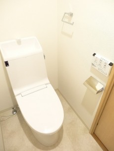 ディナスカーラ新宿　ウォシュレット付きトイレ