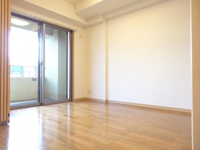 ディナスカーラ新宿　約5畳の洋室