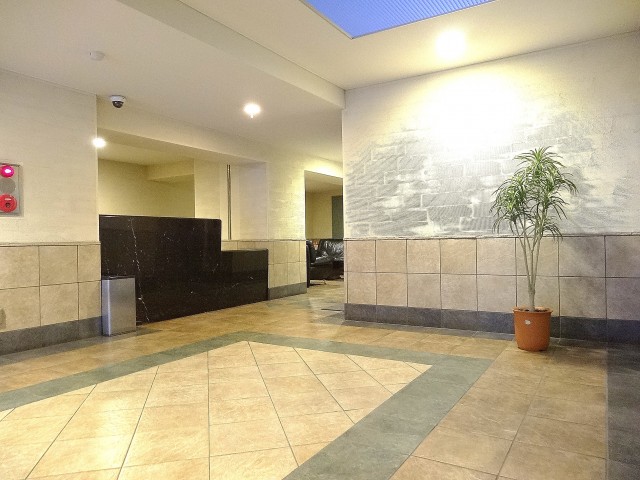 ディナスカーラ新宿　ゆとりあるエントランスホール