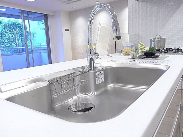 ワークトップは人造大理石です