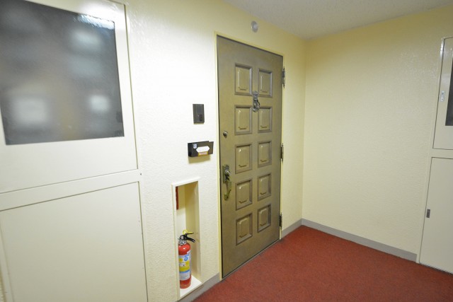 サンビューハイツ元麻布　玄関前