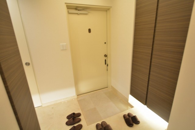 サンビューハイツ元麻布　玄関内逆サイド