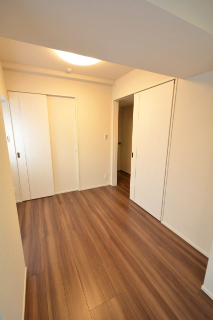 レジデンシャルステート砧　洋室5.7逆サイド