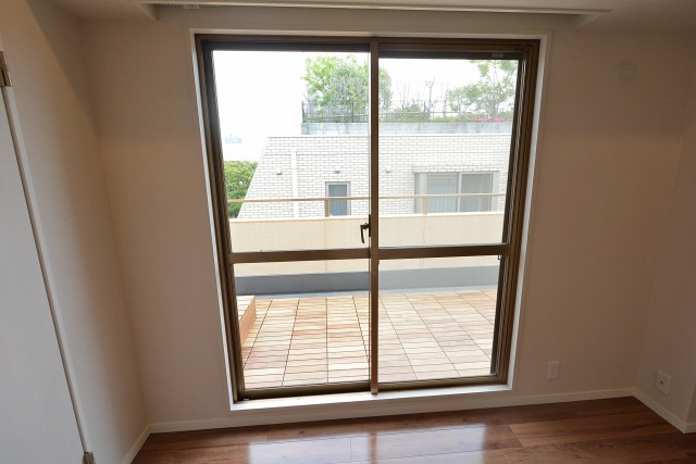 サンビューハイツ元麻布　洋室2窓