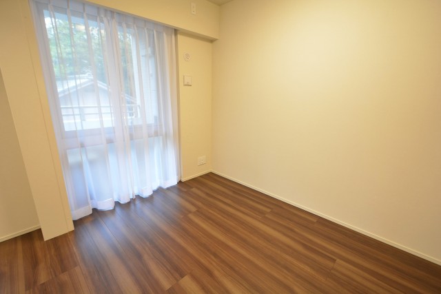 レジデンシャルステート砧　洋室4.7逆サイド