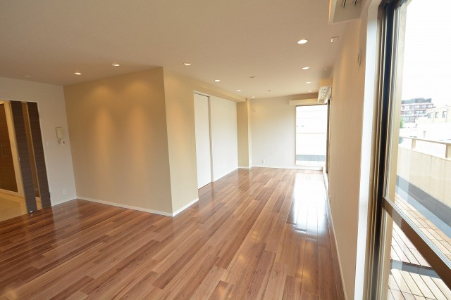 サンビューハイツ元麻布　リビング