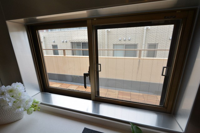 サンビューハイツ元麻布　窓