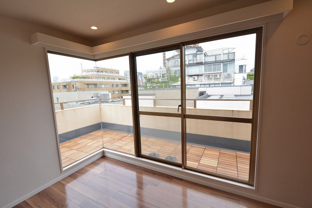 サンビューハイツ元麻布　窓
