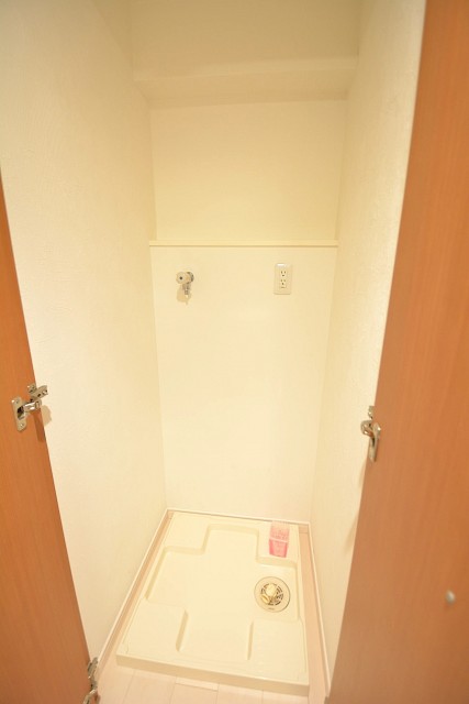 日神デュオステージ上北沢　扉付きの洗濯機置場