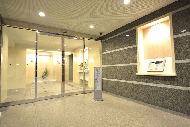 日神デュオステージ上北沢　エントランスはオートロック完備