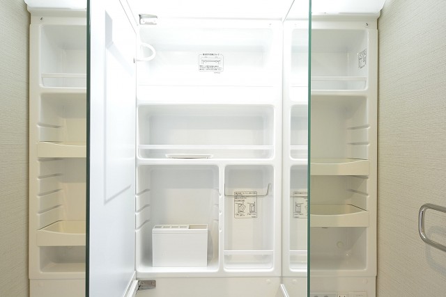 3面鏡の裏の収納