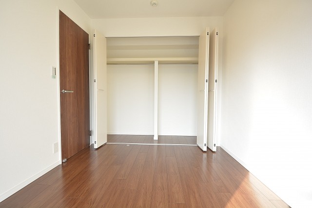 約5.1畳の洋室のクローゼット