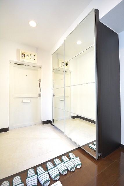 秀和参宮橋レジデンス　明るい玄関ホール