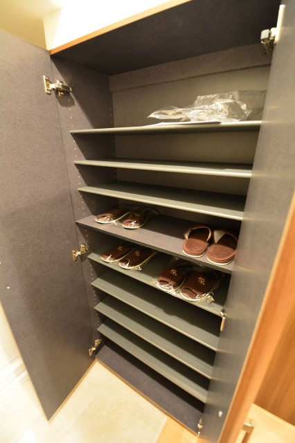 田町スカイハイツ 収納力◎のシューズBOX708