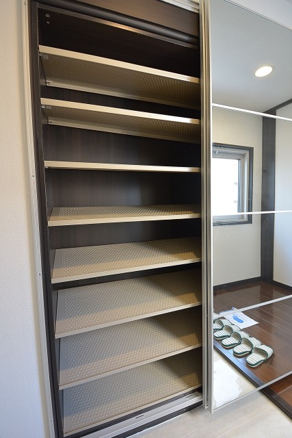 秀和参宮橋レジデンス　収納量◎のシューズＢＯＸ