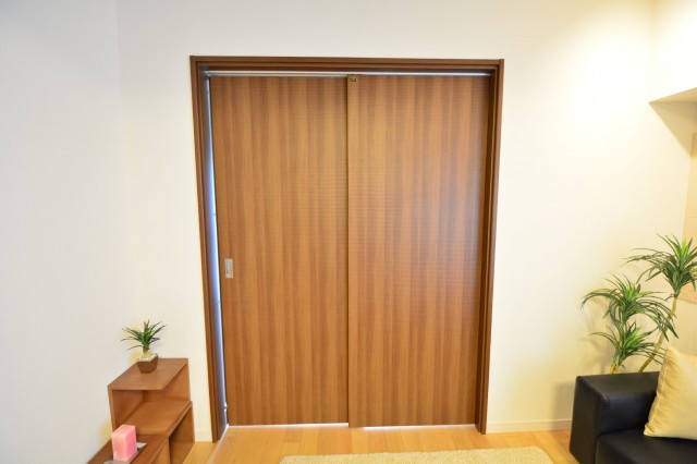 田町スカイハイツ 洋室の扉708