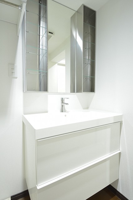 秀和参宮橋レジデンス　スタイリッシュな洗面化粧台