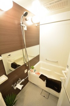 田町スカイハイツ　追い焚きと浴室乾燥機能付きのバスルーム708