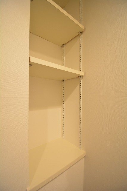 田町スカイハイツ トイレ内の収納棚708