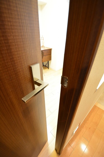 田町スカイハイツ　洋室の扉708