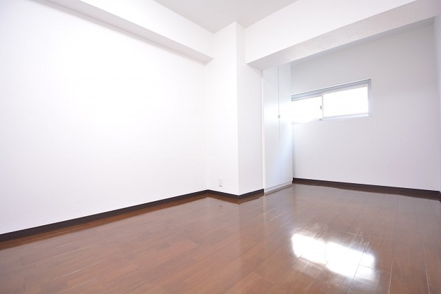 秀和参宮橋レジデンス　約7.5畳の洋室