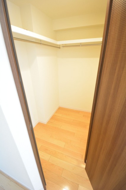 田町スカイハイツ　収納力抜群のWIC。708