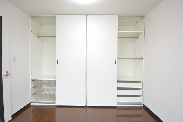 秀和参宮橋レジデンス　約12.0畳の洋室のクローゼット内部