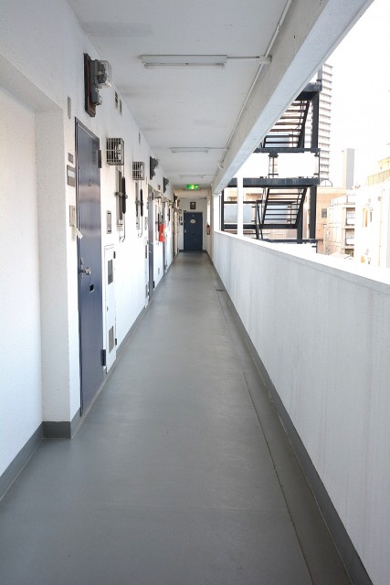 秀和参宮橋レジデンス　共用廊下