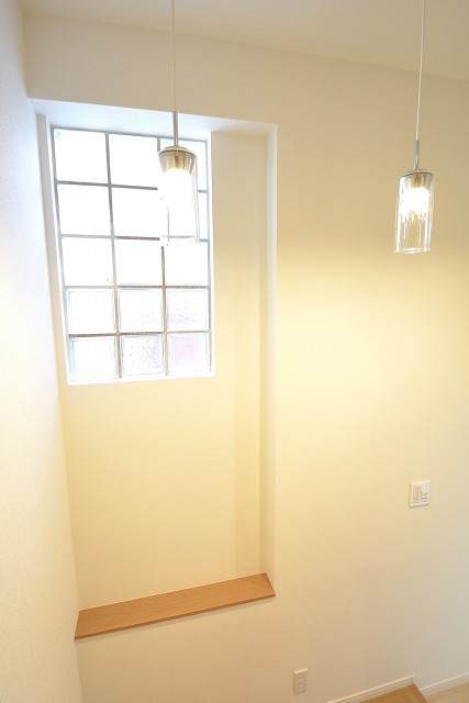 玄関ホール上の照明