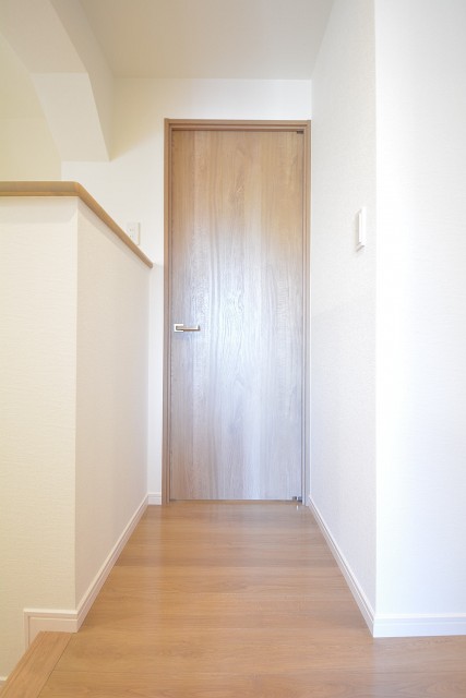 洗濯機置場の扉