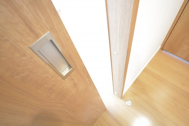 洗濯機置場内の扉