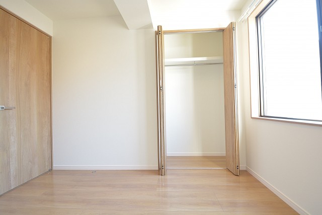 約5.4畳の洋室のクローゼット