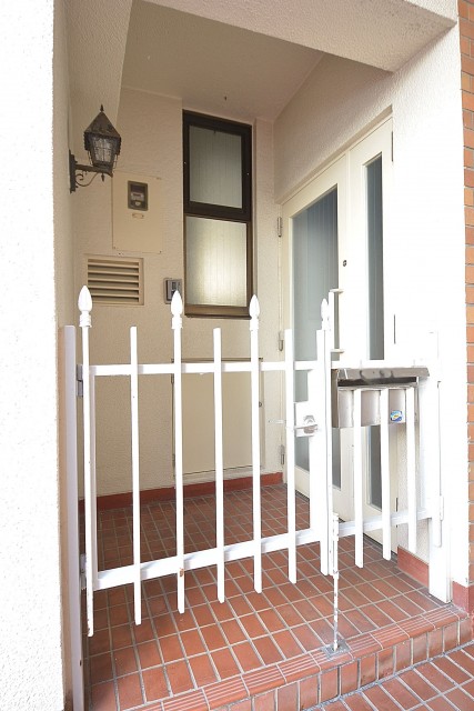 ポーチ付き玄関