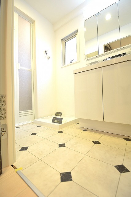 窓のある洗面室