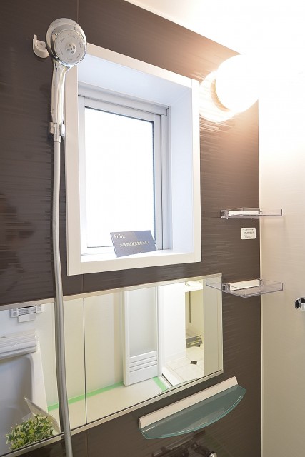 浴室は窓があります。