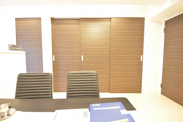 洋室2部屋への扉