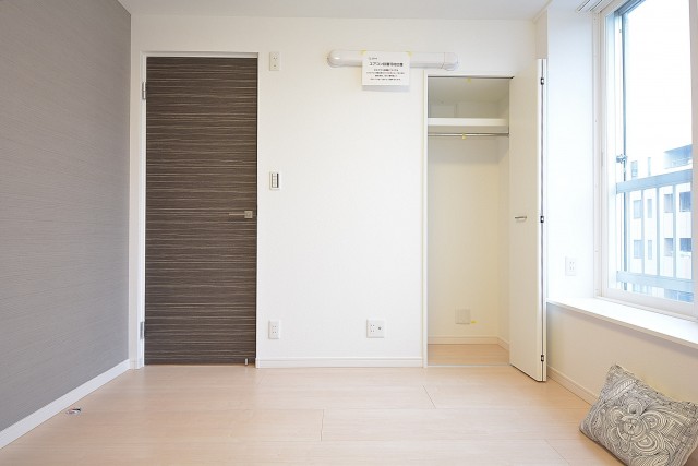 約6.5畳の洋室のクローゼット