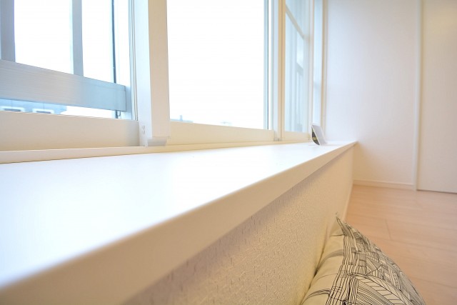 約6.5畳の洋室の窓