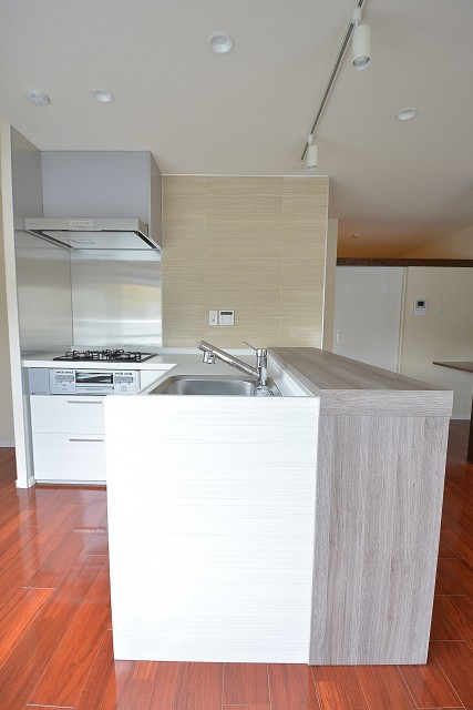 高輪中台マンション 使い勝手のよいＬ字型キッチン